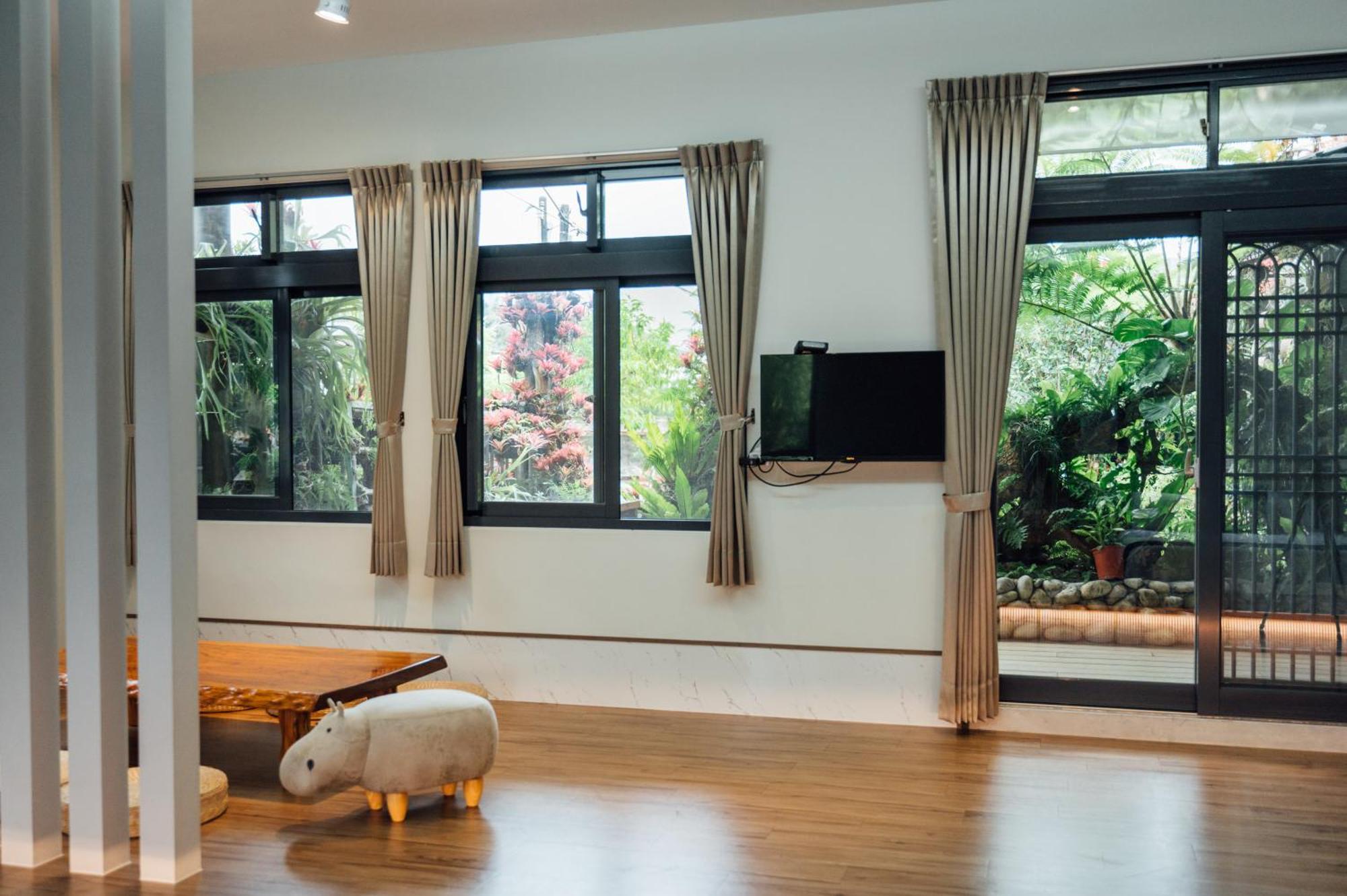 蘊慢築 茶花藝主題民宿 Yun Man Zhu Homestay Gongguan ภายนอก รูปภาพ